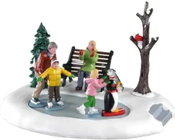93424 - Beginner Skaters - Lemax Table Pieces