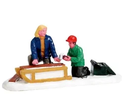 72508 - Building A Sled - Lemax Figurines