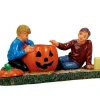 72487 - Pumpkin Carving - Lemax Spooky Town Figurines