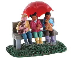 82577 - Rainy Day With Friends - Lemax Figurines