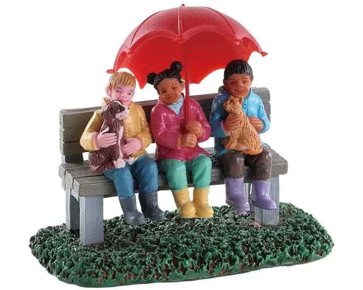 82577 - Rainy Day With Friends - Lemax Figurines